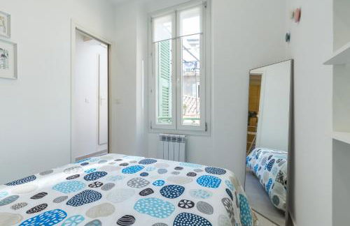 Casa Madere- Idéal Couples - Central & cosy -Train station - Tram & Supermarkets-Balcony- Washing-machine-AC - Foto 7