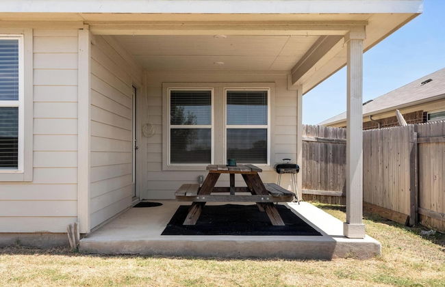 Charming 4BR Spacious Backyard in Hutto - Foto 13