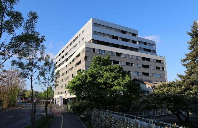 2 Bedroom Apt. in the Business Zone- Free Parking - Photo 19