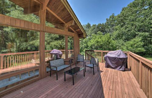 Grand Escape w/ Deck, Game Room, Nature View! - Foto 2