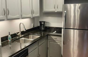 HISTORIC DOWNTOWN KING BED COTTAGE- PARKING and PATIO - Foto 43