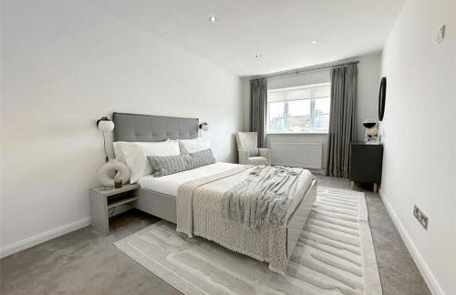 River Breeze 3-Bed BALCONY Apartment - Foto 16