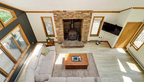 Woodsy Big Bass Lake Hideaway with Fire Pit and Deck! - Foto 5