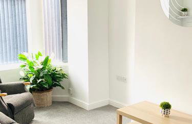 Beautiful 4 Bedroom 2 bathroom House close to city centre - Foto 1