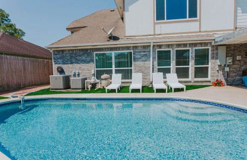 Beautiful Updated Home with Pool - Foto 26