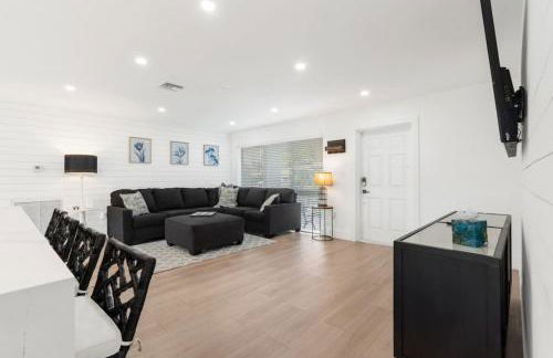 Delilas Chic 3 Bedroom 2 bath Abode with Heated Pool - Foto 8