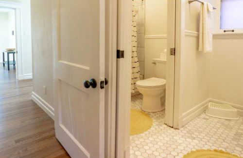 Tower Grove Park 4BR Home with Garage ABODEbucks - Photo 13