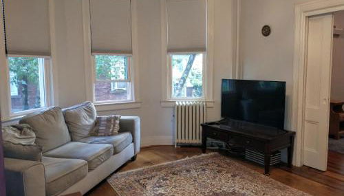 Comfortable 2 Bedroom House with Big Yard 30 Minutes to New York City - Foto 4