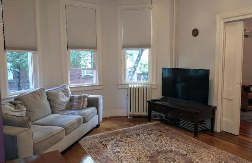 Comfortable 2 Bedroom House with Big Yard 30 Minutes to New York City - Foto 4