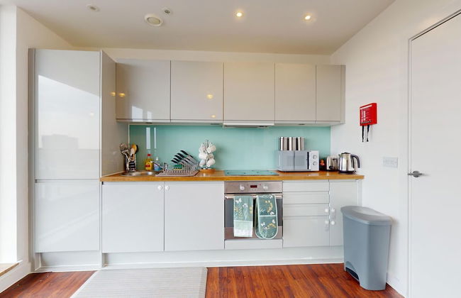 Basildon - 2 Bed Flat - Sleeps 5 - Near Station - Foto 15