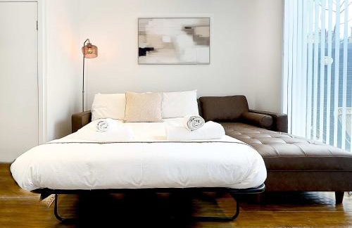 Beautiful London Townhouse - 5 mins from Queens Road Station - Foto 14