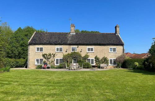 Stunning Manor Farmhouse - Photo 16