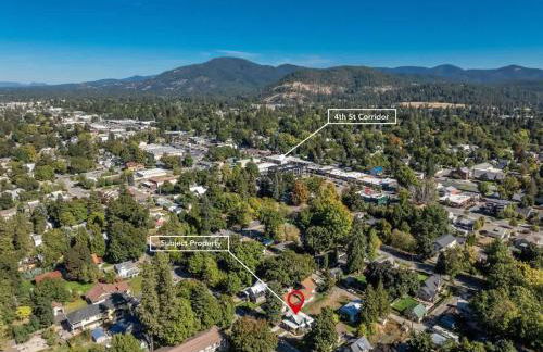 Flying Colors Cottage Walk to Downtown - Foto 47