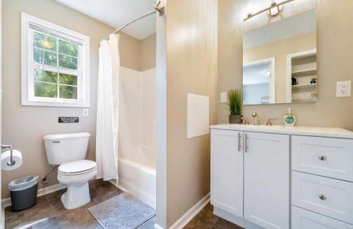 King Suite 2 Full Baths Stocked Kitchen - Foto 15