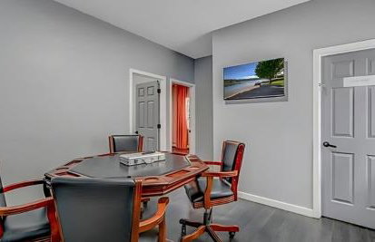 Peaceful Pocono Home with Hot Tub, gym, & office - Foto 9