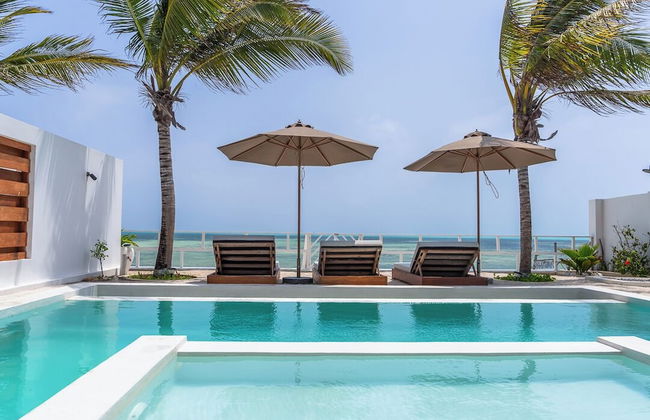 Solymar Staffed Beach Front Villa - Photo 43