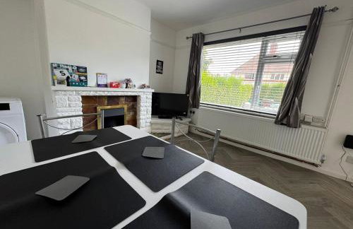 Quiet 2-Bed with Private Garden and Drive - Foto 58