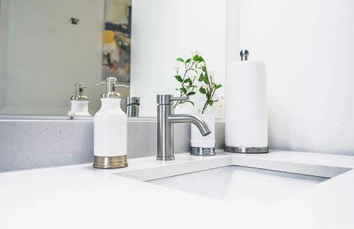 Less than 1mi to Little Caesars Arena, 2BR with Free Parking - Foto 20