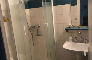 Studio de charme pour séjour tranquille à deux - Groupama Stadium - LDLC Aréna - Fiducial Astéria - Eurexpo - Aéroport St Exupéry - Base nautique du Grand Large - Foto 15