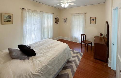Adorable 1920s home near UF stadium sleeps 10 - Foto 15