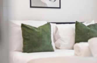 4 Bed House in Maidenhead, by ARP Homes, Driveway & Big Private Patio, Perfect Location for Business and Family Stays - Foto 9