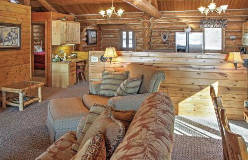 Wonderful Home on Sand Lake with Expansive Porch! - Foto 8