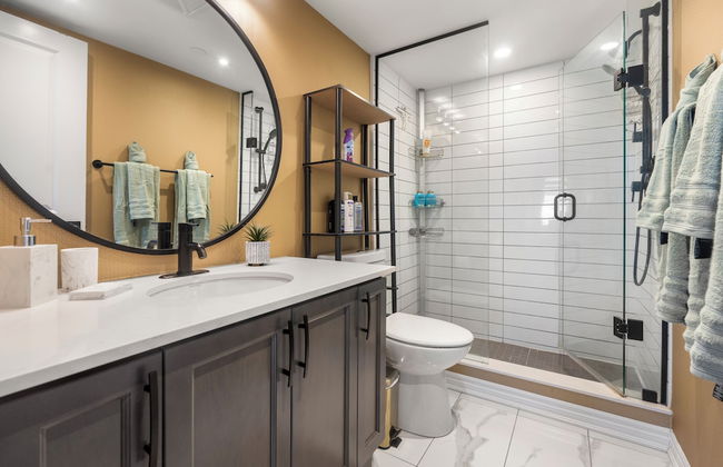 Etobicoke 2 Bedroom Townhouse Close to Waterfront - Foto 14