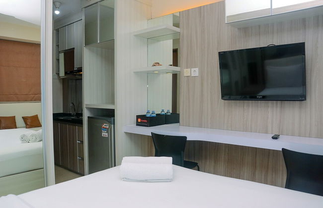 Cozy With Good Location Studio At Tifolia Apartment By Travelio - Foto 13