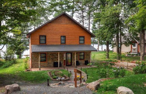 Cozy Home, Hot Tub, Dock, Kayaks, Swimming & More! - Photo 2