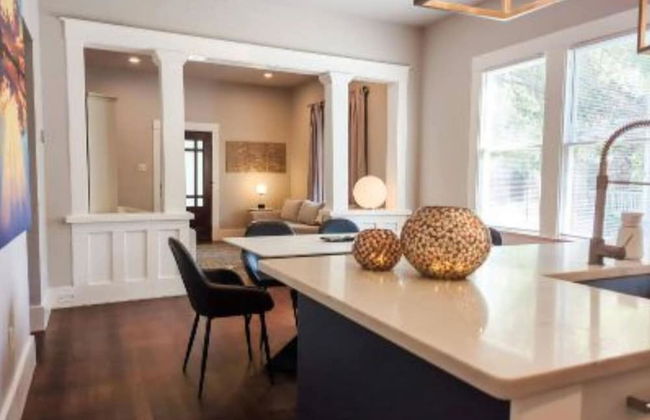 Chic Downtown Farmhouse With Garden and BBQ Grill - Foto 9