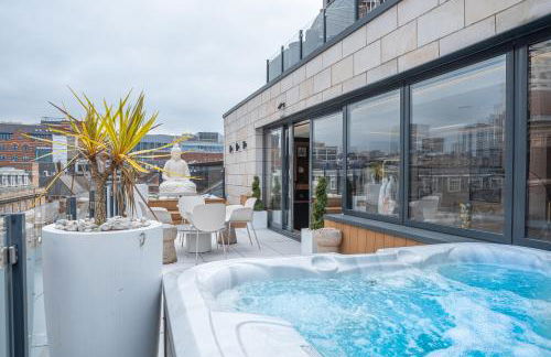 SAINT PAUL - Unrivalled 3BR Penthouse Apartment with Hot Tub Leeds - Foto 1