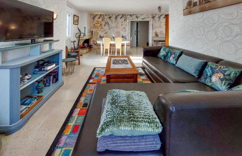 Gorgeous Apartment In Concarneau - Photo 4