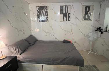 Self Contained Studio - Belinda Road - Foto 13