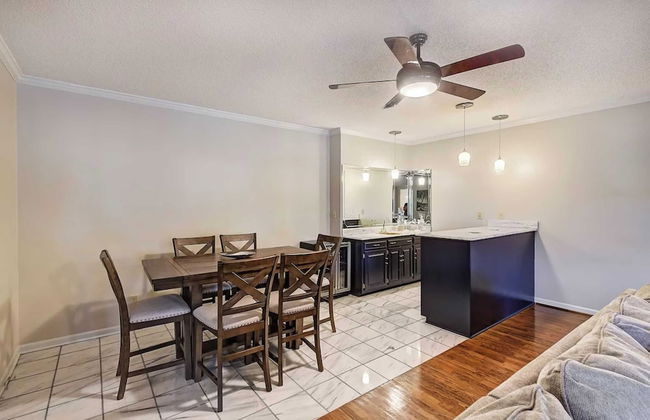 Lakefront Home Private Dock, Tiki Bar, Firepit Shore to Please by Avantstay - Foto 31