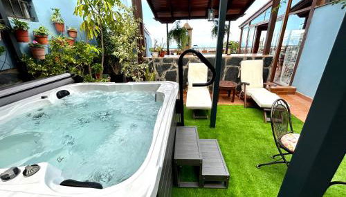 Casa con jardín y jacuzzi - Foto 5