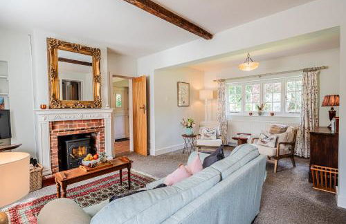 Beautiful Riverside Cottage with Large Garden, 2BR - Photo 9