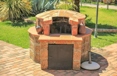 Amazing Home With Pool - Photo 31