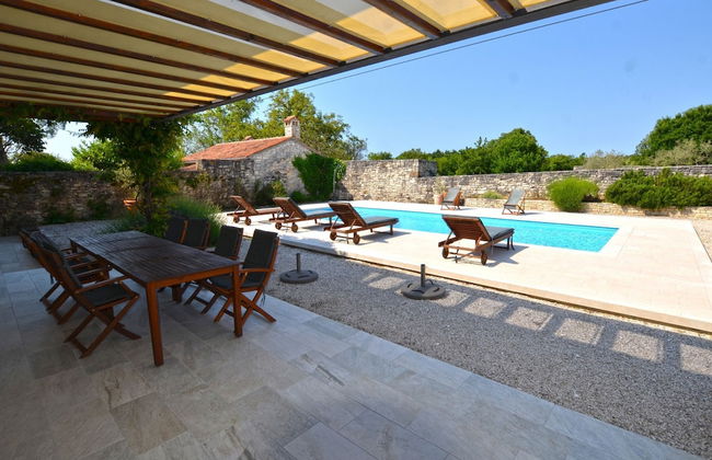 Majestic Rustical Kanfanar Villa With Pool - Foto 47