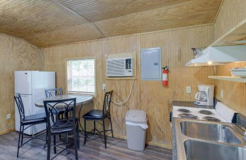 Serene Briceville Vacation Rental Cabin with Grill! - Foto 8