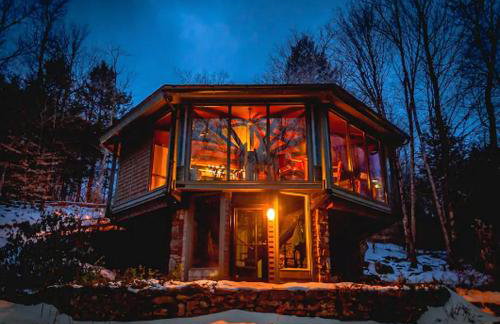 Imaginative Octogonal Glass Treehouse on Seven Private Acres near Great Barrington, MA - Foto 1