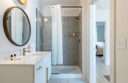 Sleeps 24 2 Units Mins to Downtown Outrider by AvantStay - Foto 18