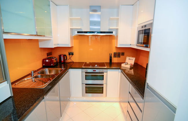 Canary Wharf - Corporate Riverside Apartments - Photo 10