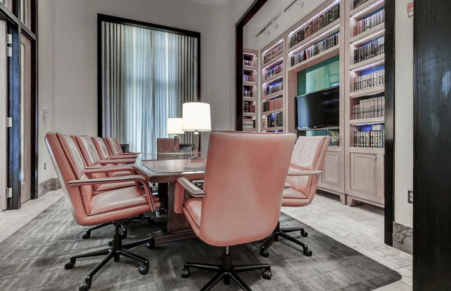 Bluebird Suites in Crystal City - Photo 32