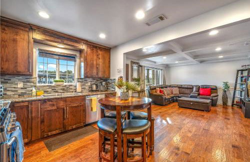 Fully Updated 3 BDR Seaside Home Minutes to Beach! - Foto 28