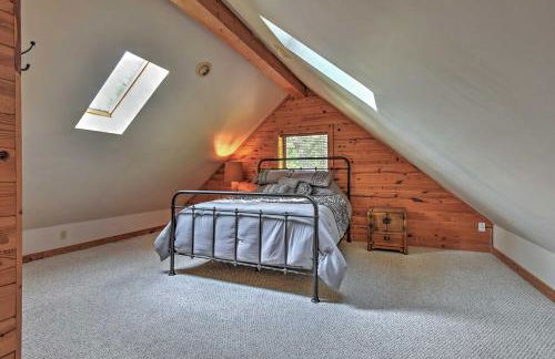 Hillside Cabin on 43 Acres with Private Lake and View! - Foto 10