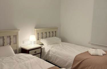 Frente al puerto y junto a la playa del Arenal - Foto 27