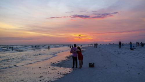 The Village breeze - 2 units, 4BR, 4Bath, Pool, Beach- Siesta Village Living! - Foto 2