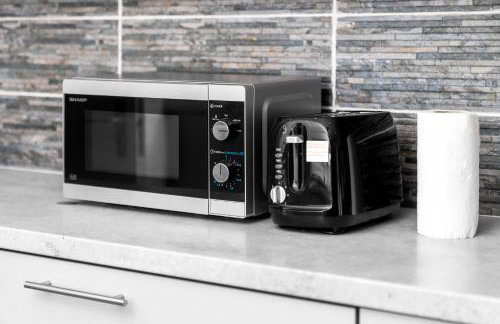 Modern 6-Bedroom Home - Sleeps 12 - Parking - Garden 568P - Foto 53