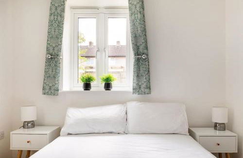 Salisbury 1BDR Apartment, Sleeps 4 - Contractor, Professionals, Family Friendly - Photo 11