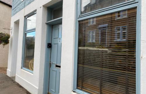 Ridley's Place modern one-bedroom seaside apartment - Photo 16